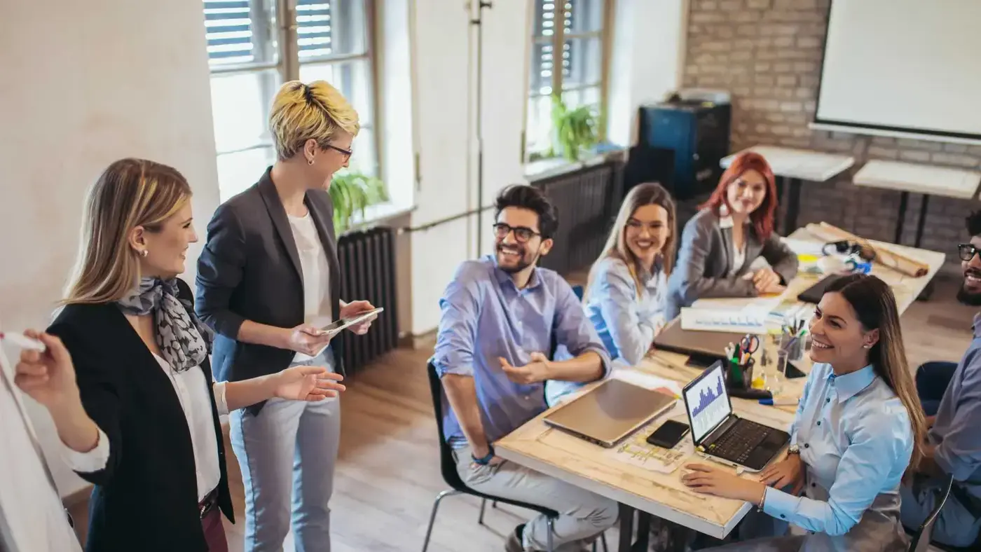 Leadership training programs developing decision-making confidence